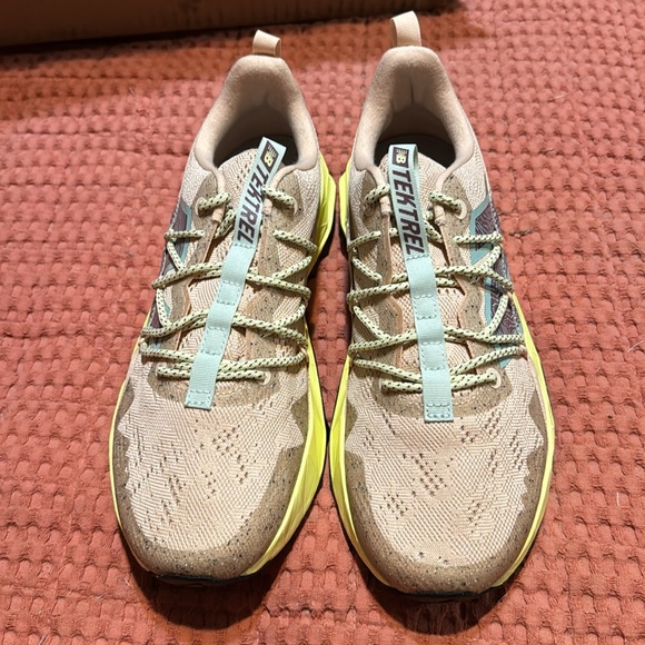 Women’s New Balance Textrel Trail Running Size 10 1/2 - Picture 2 of 4